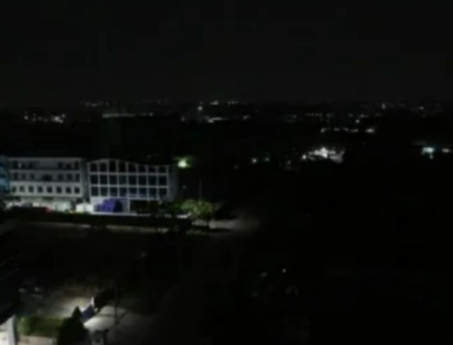 妙瓦底怂了立马移交61人铲除妙瓦底电诈集团指日可待爱游戏抓获两名电诈大老板！泰国“三断”后老挝也限电(图2)