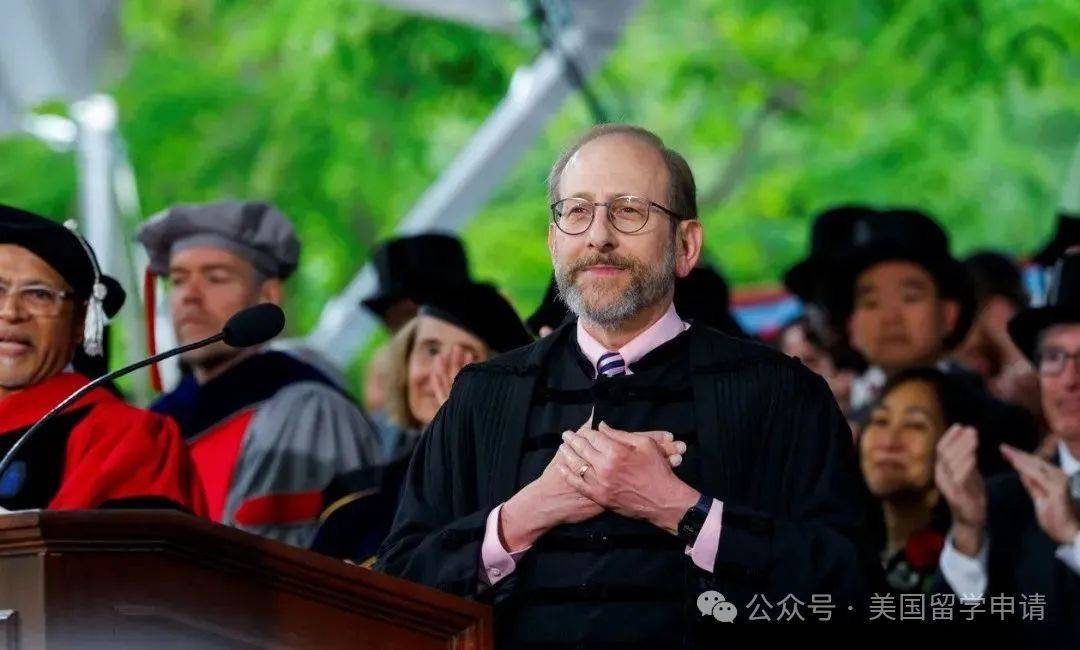 讲的中国女生蒋雨融来自青岛英高毕业本科就读于杜克爱游戏app入口震撼全场！史上首位在哈佛毕业演(图7)
