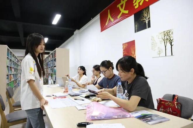 ！六安技师学院迎来2025级新生报到爱游戏(ayx)中国网站你好 萌新(图8)