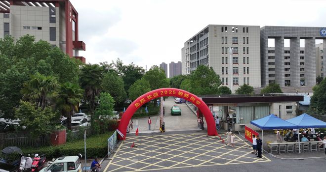 ！六安技师学院迎来2025级新生报到爱游戏(ayx)中国网站你好 萌新(图12)